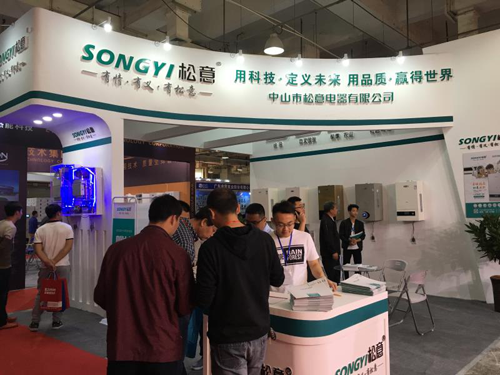 ����(d��ng)�B(t��i)������ڒ�t�Gɫ������(hu��)�L(f��ng)��չʾ