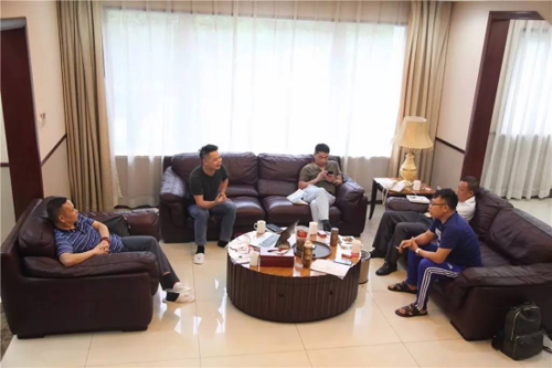 ���ˏN�l(w��i)������֮������(zh��n)�Է�����麣�e��