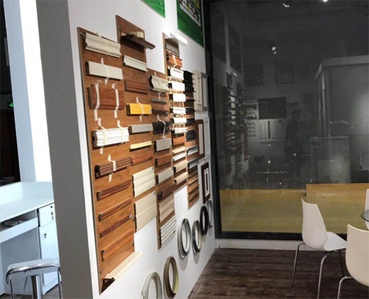 ����������ͬ�L(f��ng)�������R��ķ��uֱ�Ͼ��f��