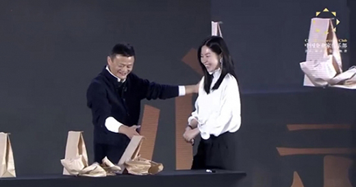 �R�ƣ��������Ї�(gu��)ʷ�Ͻ�(j��ng)�I(y��ng)�h(hu��n)����õĕr(sh��)��