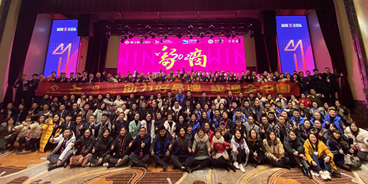 ��һ��һ�������ǰ�С�ף�R���}ͨƷ�Ƴ���2����