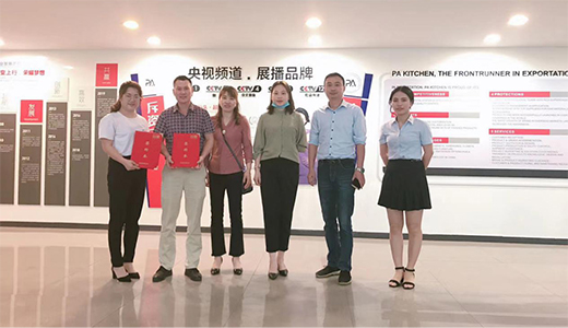 Ʒ��ȫ�ݶ�����Ʒ�l(f��)����(hu��)�A�M��Ļ ���𺞼s�ᳱ