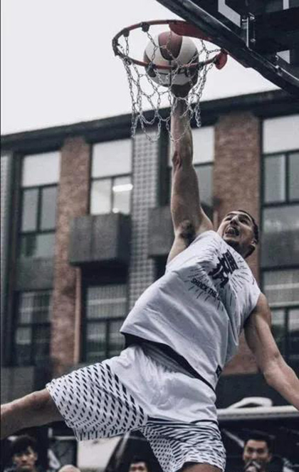 東施效顰!NBA球員都簽約國內(nèi)球鞋品牌當(dāng)代言