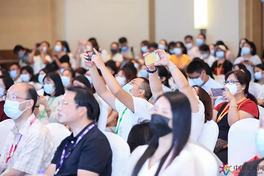 以科技武裝，揭秘澳寶的“液晶”秘密