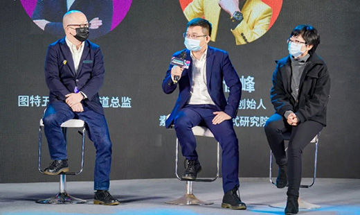 �D����𣺳ɶ����ƼҾ�չ�]Ļ������or�z��?