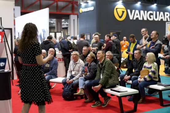 �ŽݿƼ�����Ӣ��(gu��)�������zӰ����չ��չ�F(xi��n)�Ї�(gu��)Ʒ������(gu��)؛֮��