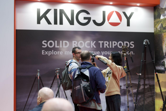 �ŽݿƼ�����Ӣ��(gu��)�������zӰ����չ��չ�F(xi��n)�Ї�(gu��)Ʒ������(gu��)؛֮��