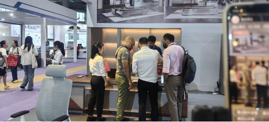 向氏鑫源亮相上海家博會(huì)：辦公家具新升級(jí)，共繪美好藍(lán)圖